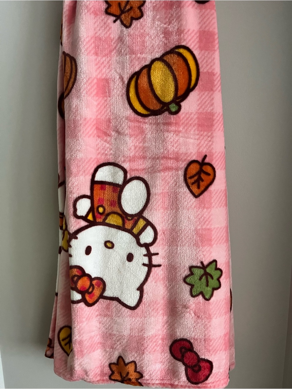 Hello Kitty Fall Blanket - Picture 3 of 3